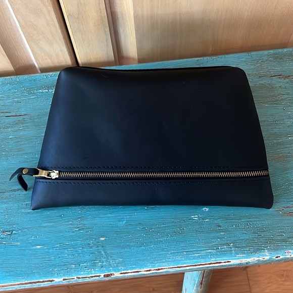 Portland Leather Goods XL Makeup Bag in Black Leather - Picture 2 of 9